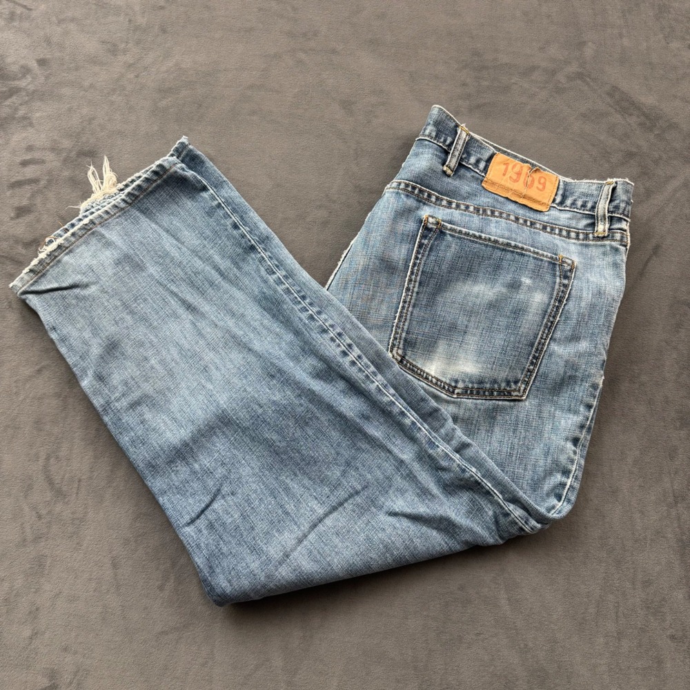 Gap 1969 Easy Fit Mens Light Wash Distressed Straight Leg Denim Jeans 42x30